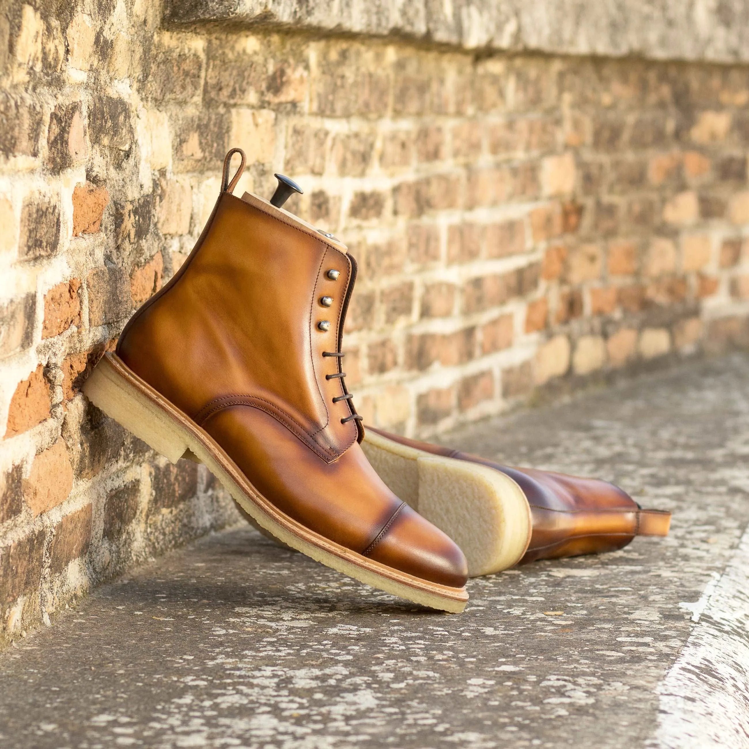 Allisio jumper boots with brown leather lace-up design