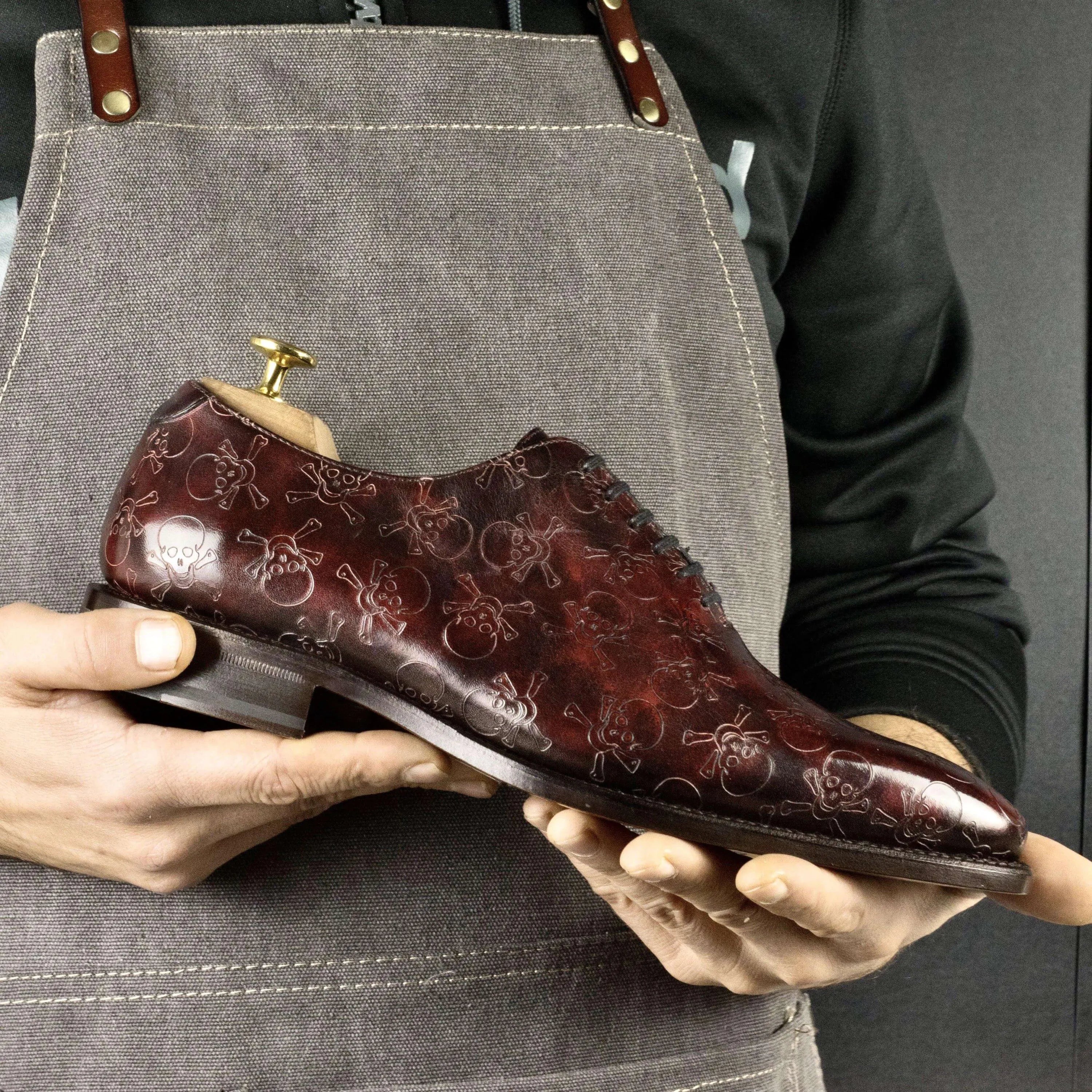 Almalo patina wholecut shoes: burgundy leather with skull pattern