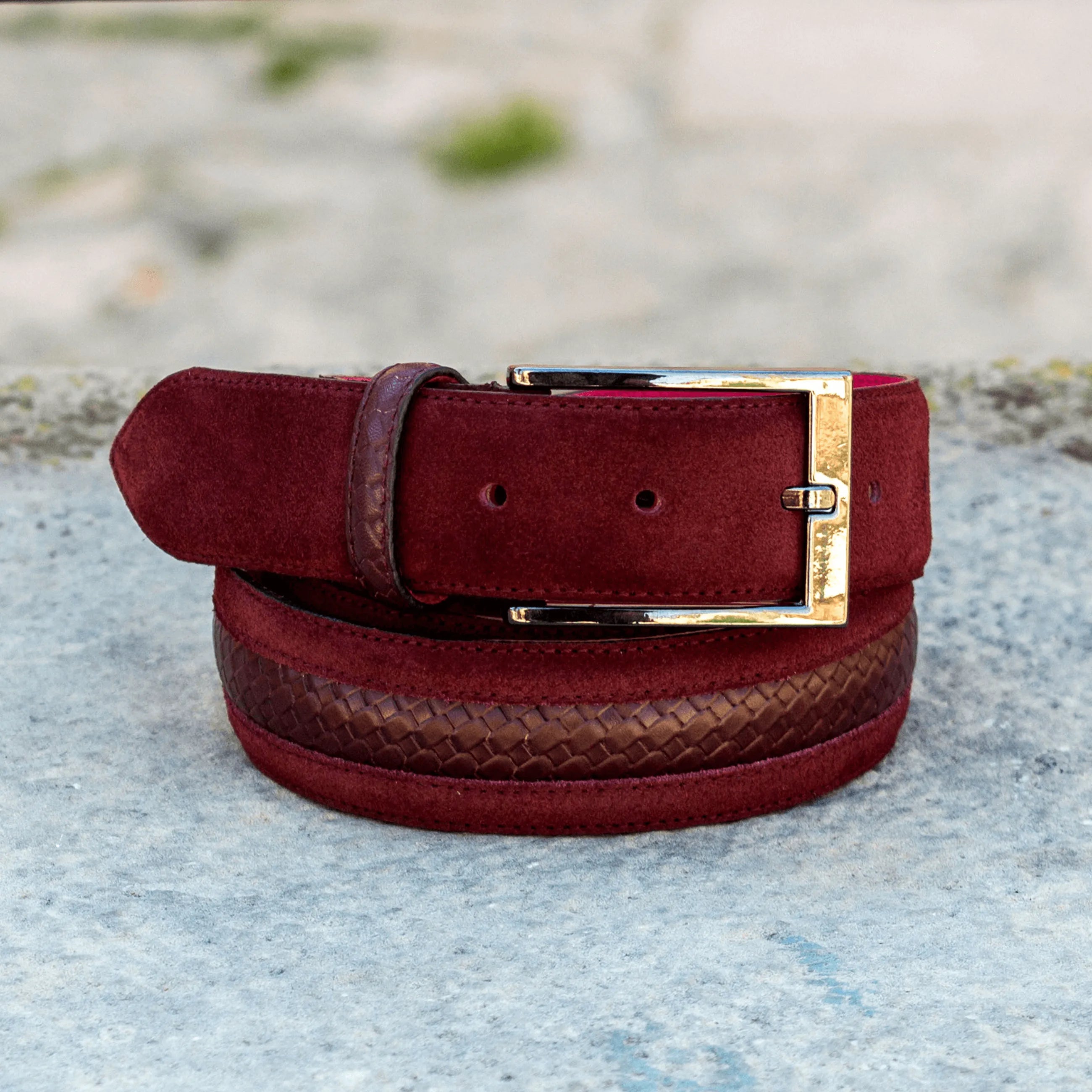 Amit Venice belt in burgundy suede with gold buckle