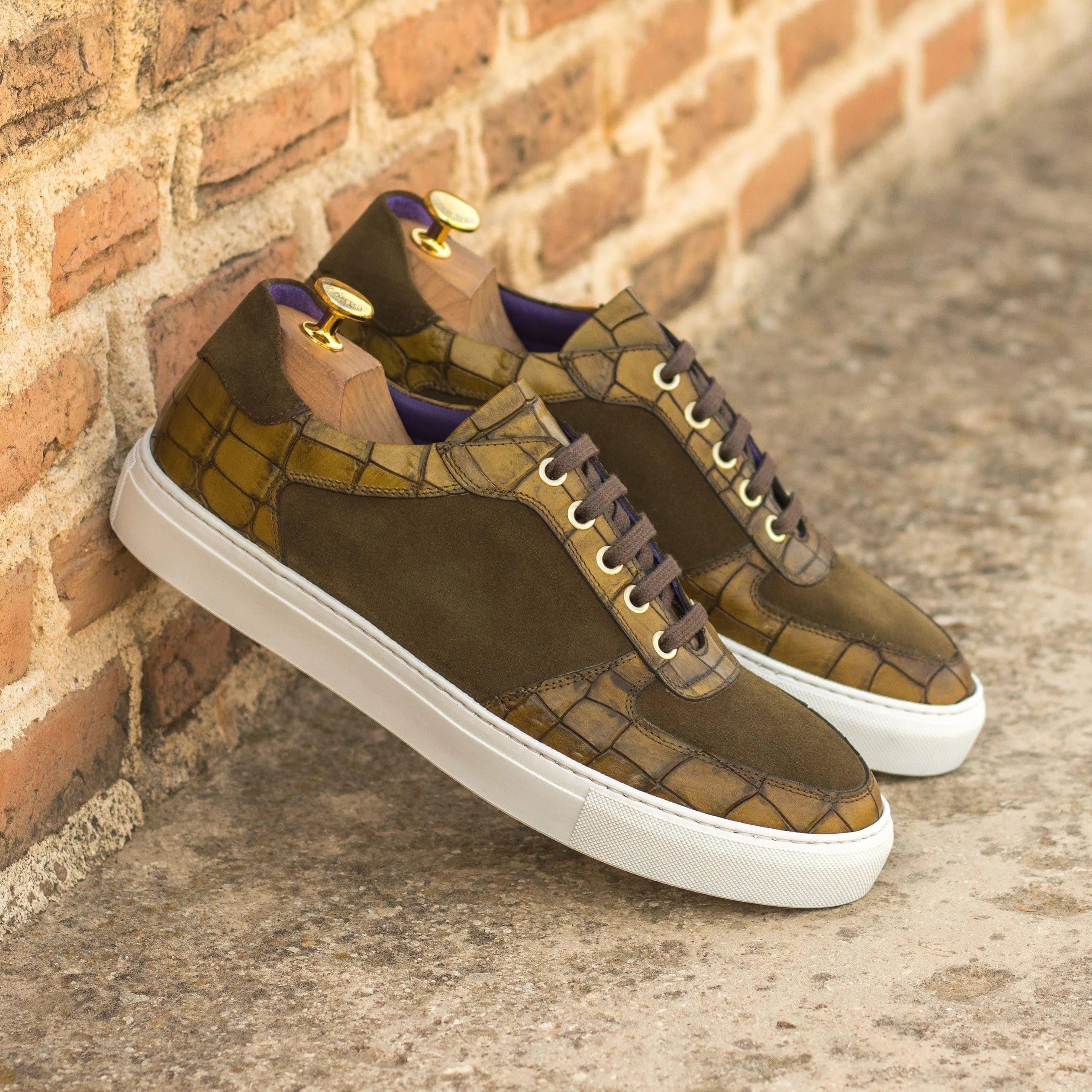 Dreamz low top trainer sneakers in olive green crocodile leather