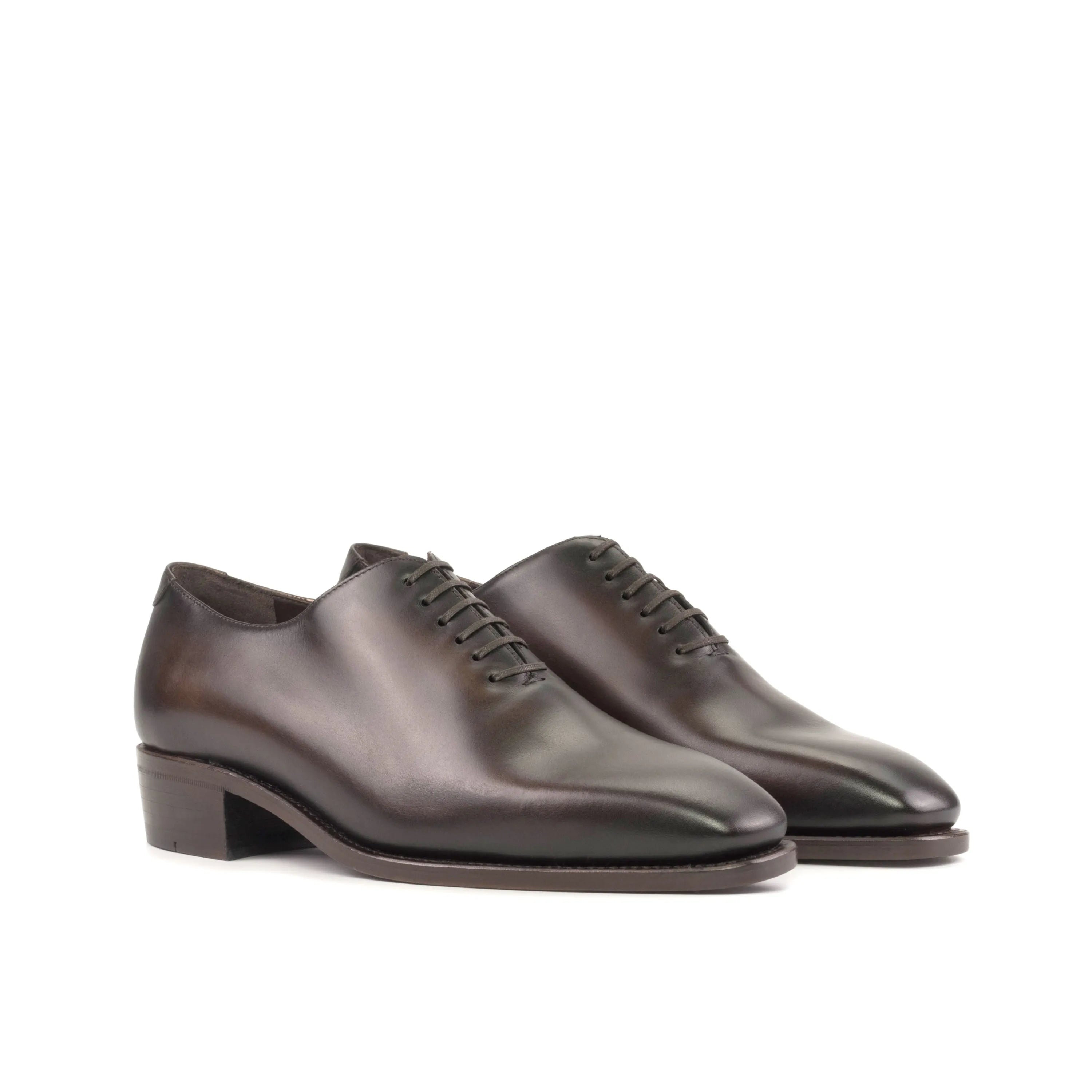 Pair of brown leather Elio wholecut shoes