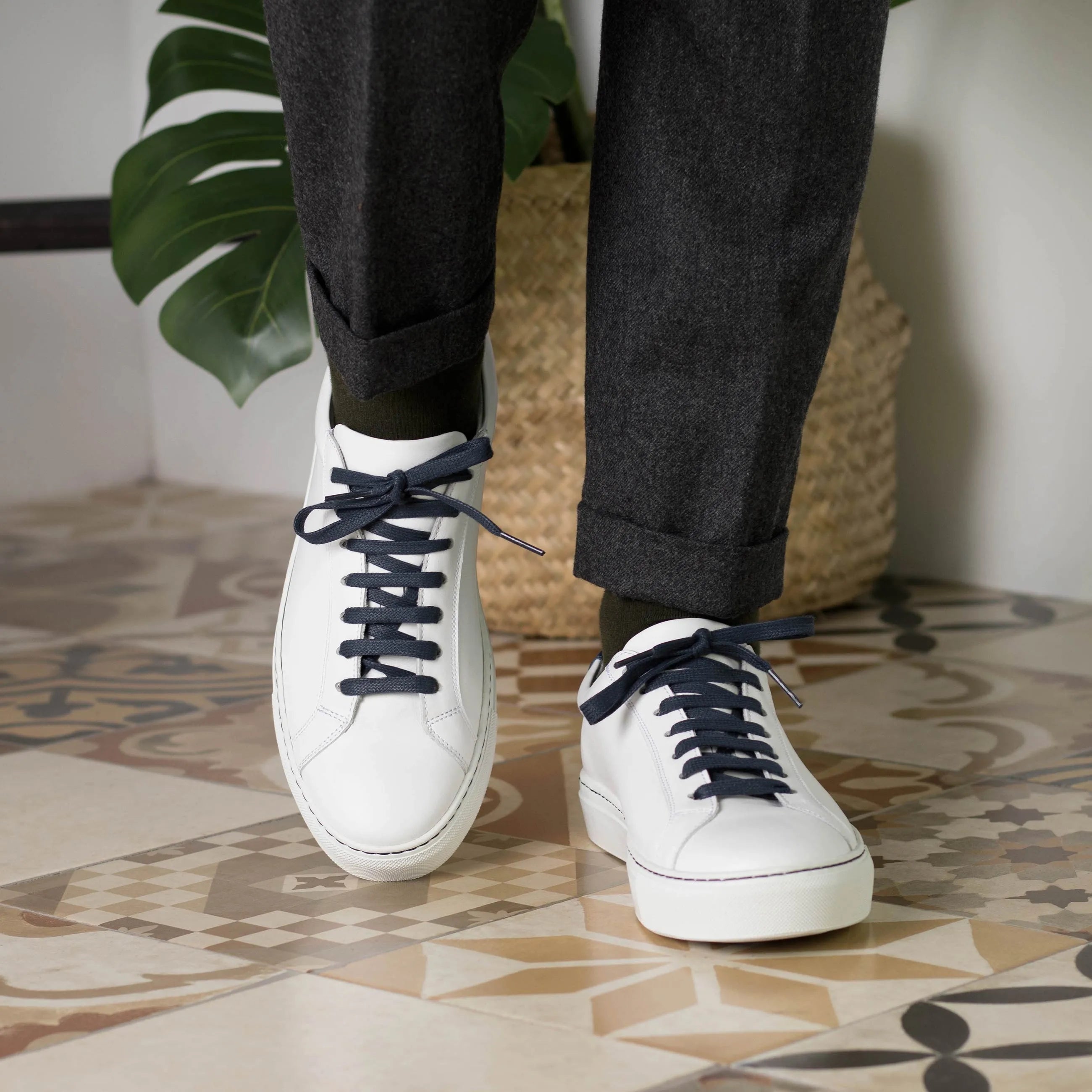 Explorer low kick sneaker in white calf leather with navy laces