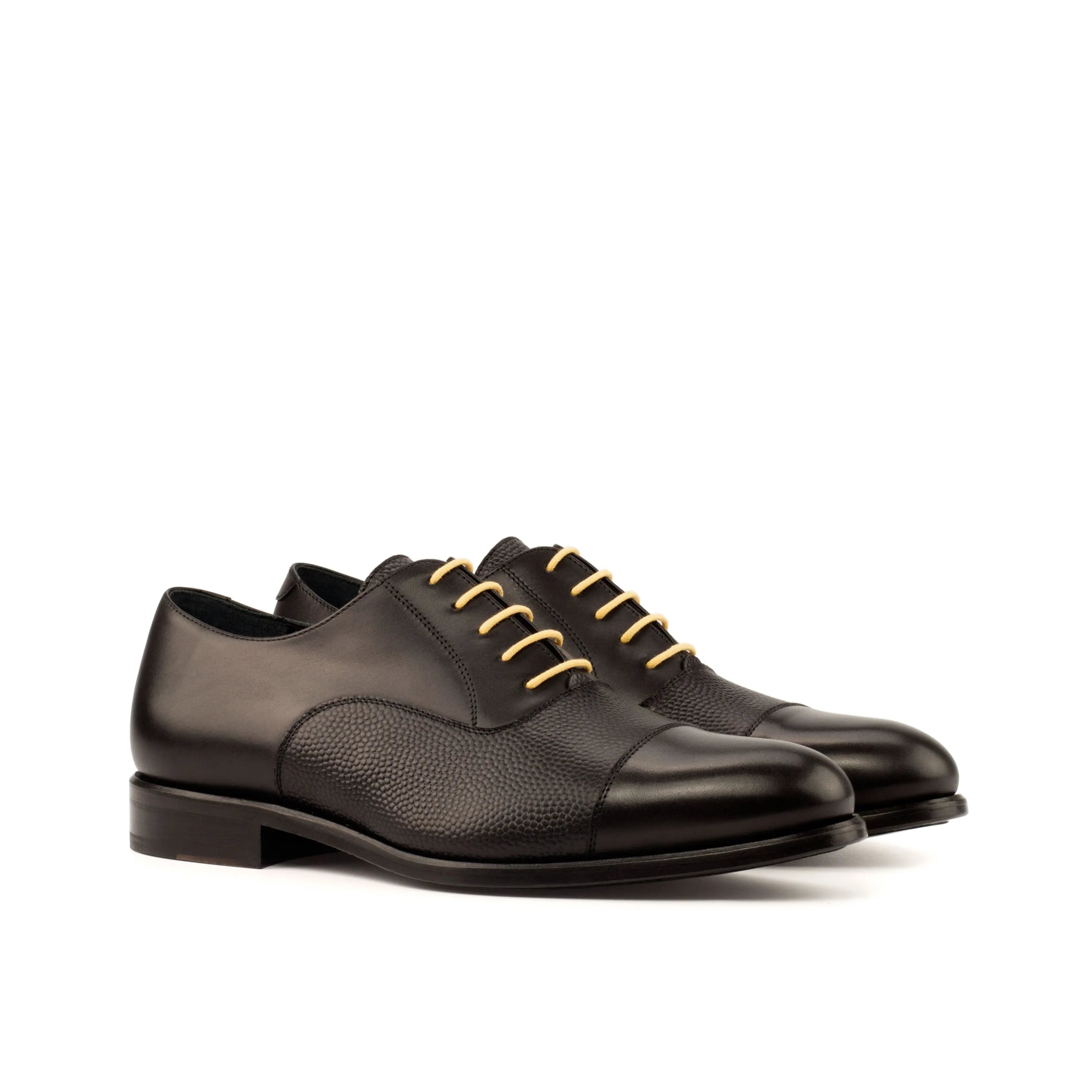 Honon Oxford shoes: black leather with yellow laces