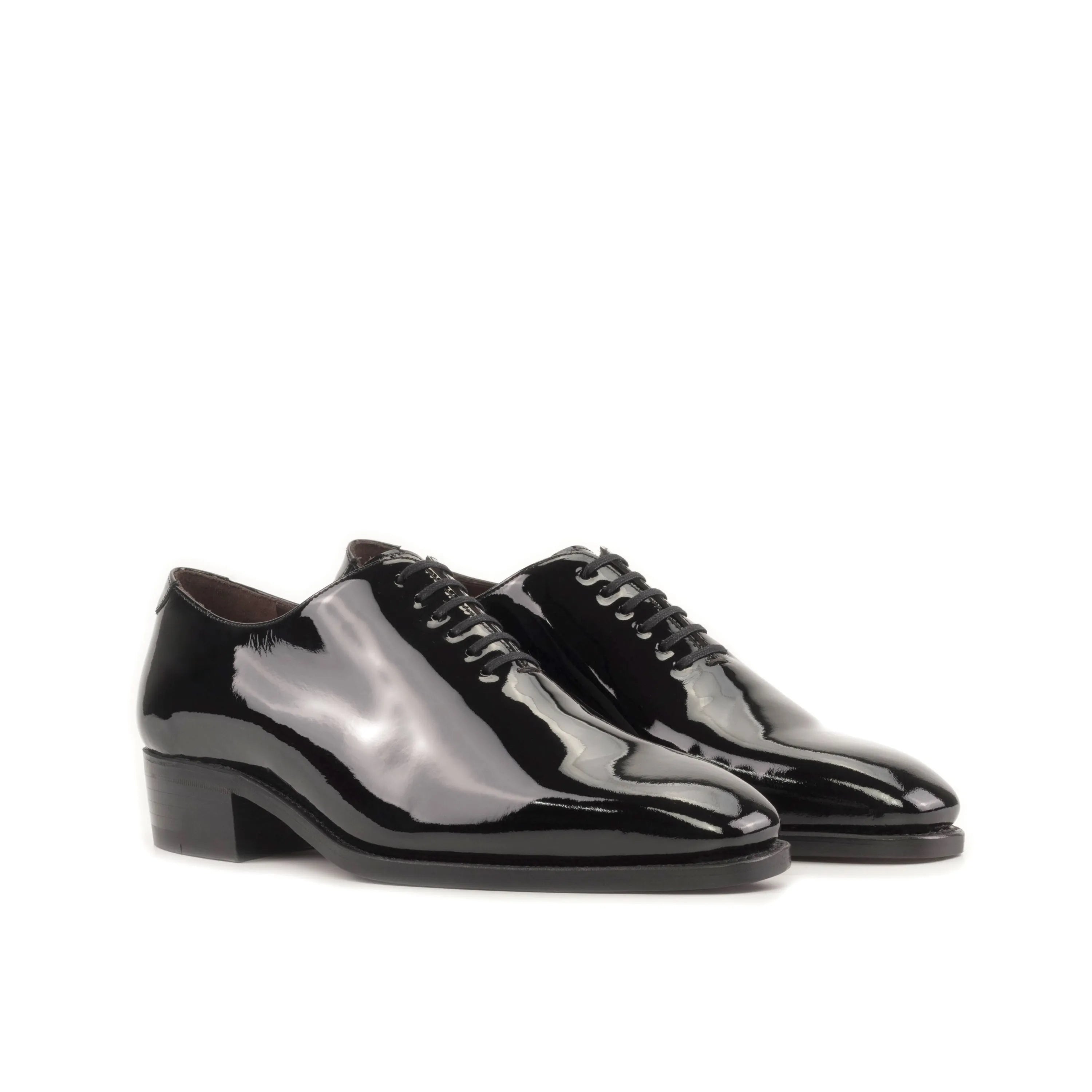 Black Narciso wholecut shoes in patent leather