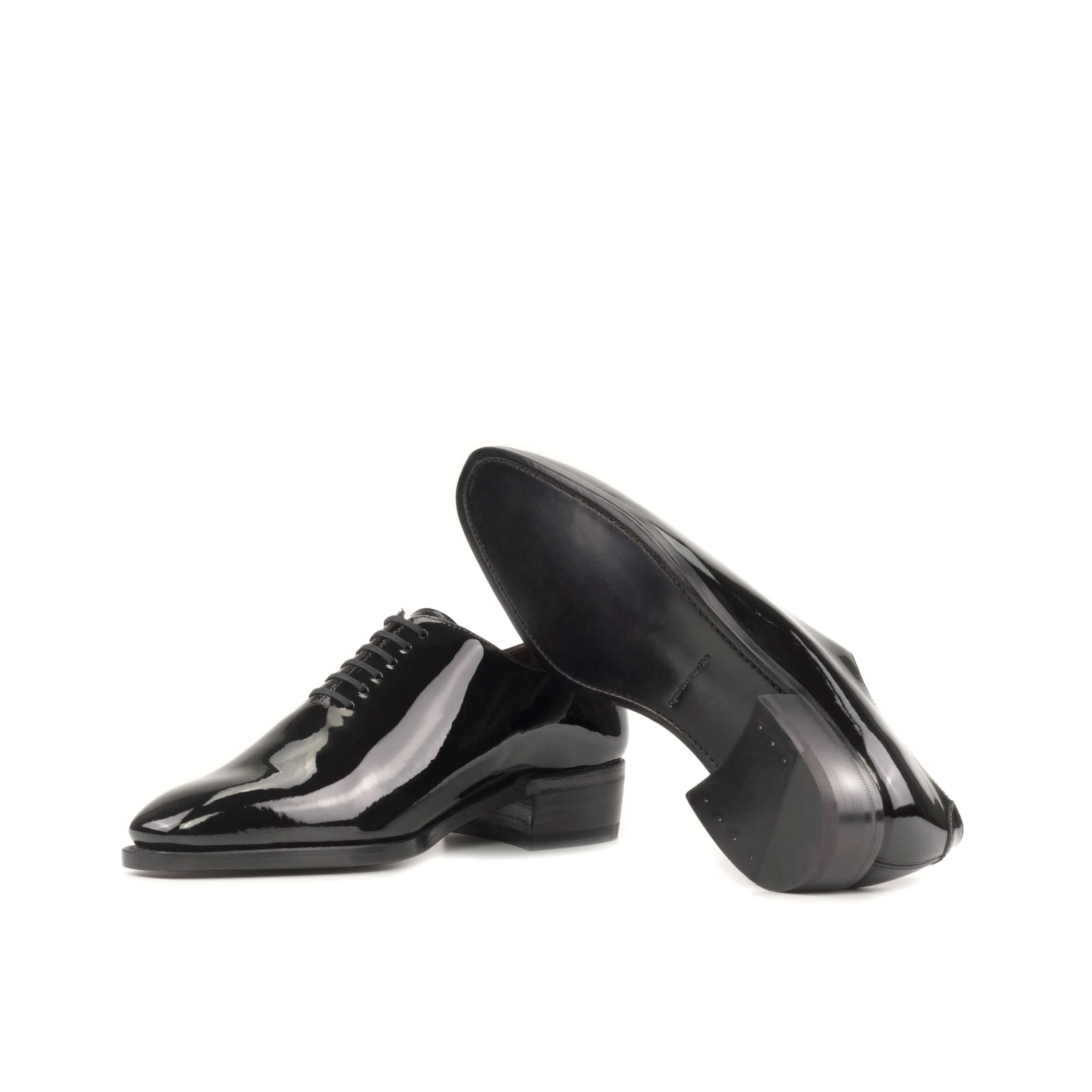 Shiny black Narciso wholecut shoes pair, back view