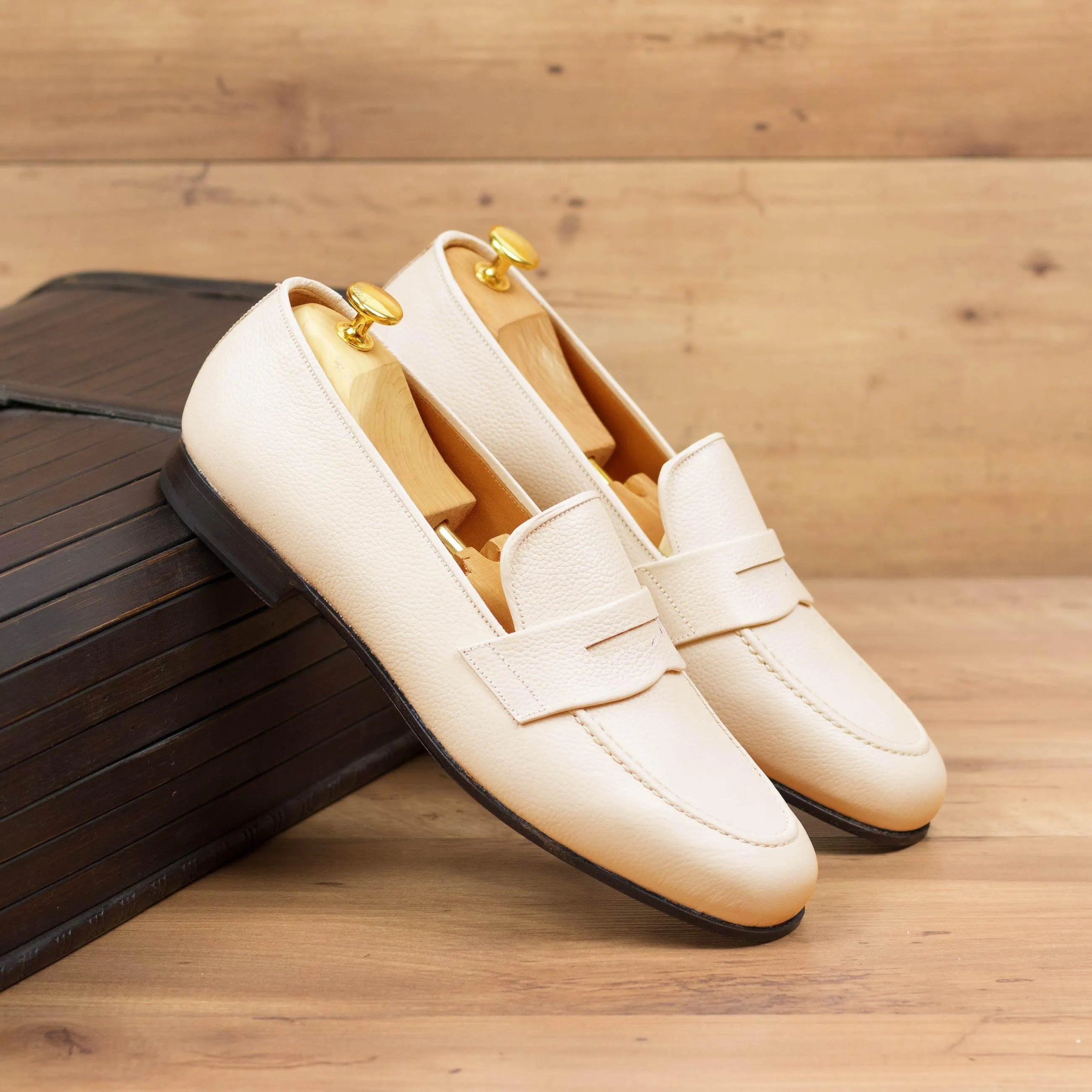 Olgo Wellington slip on cream leather loafers pair