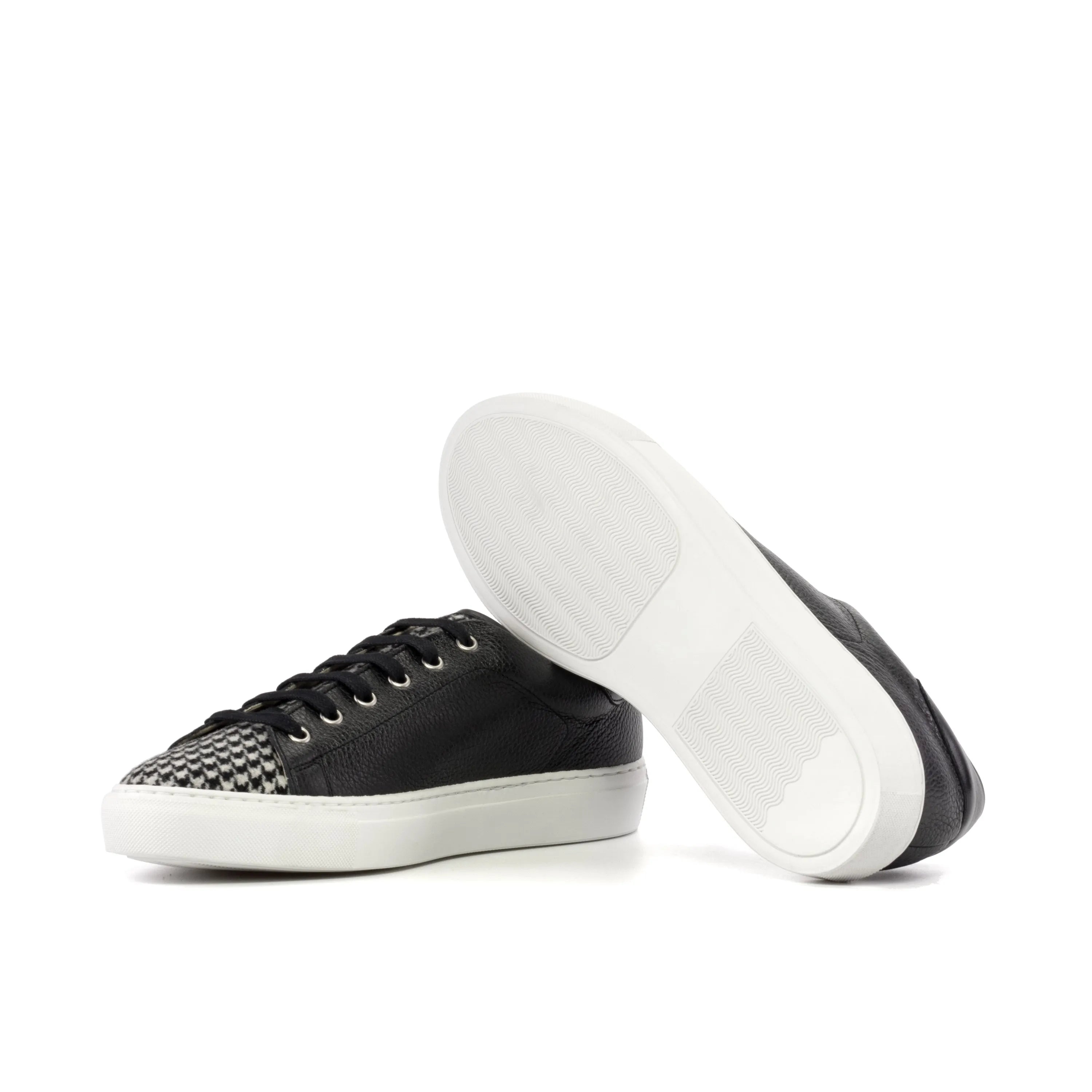 Polando trainer sneaker with black leather and white soles