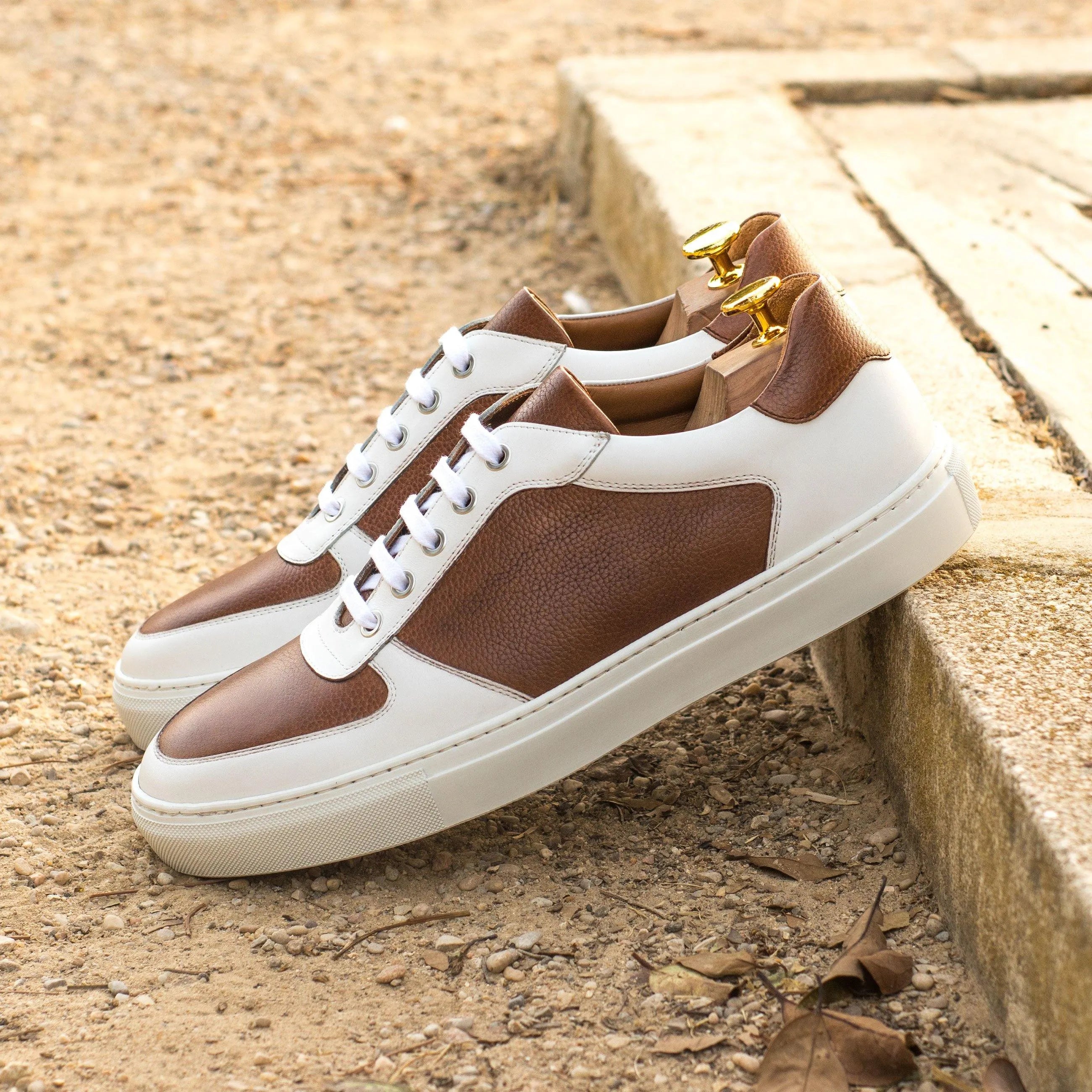 R51 low top brown and white trainer sneaker for men