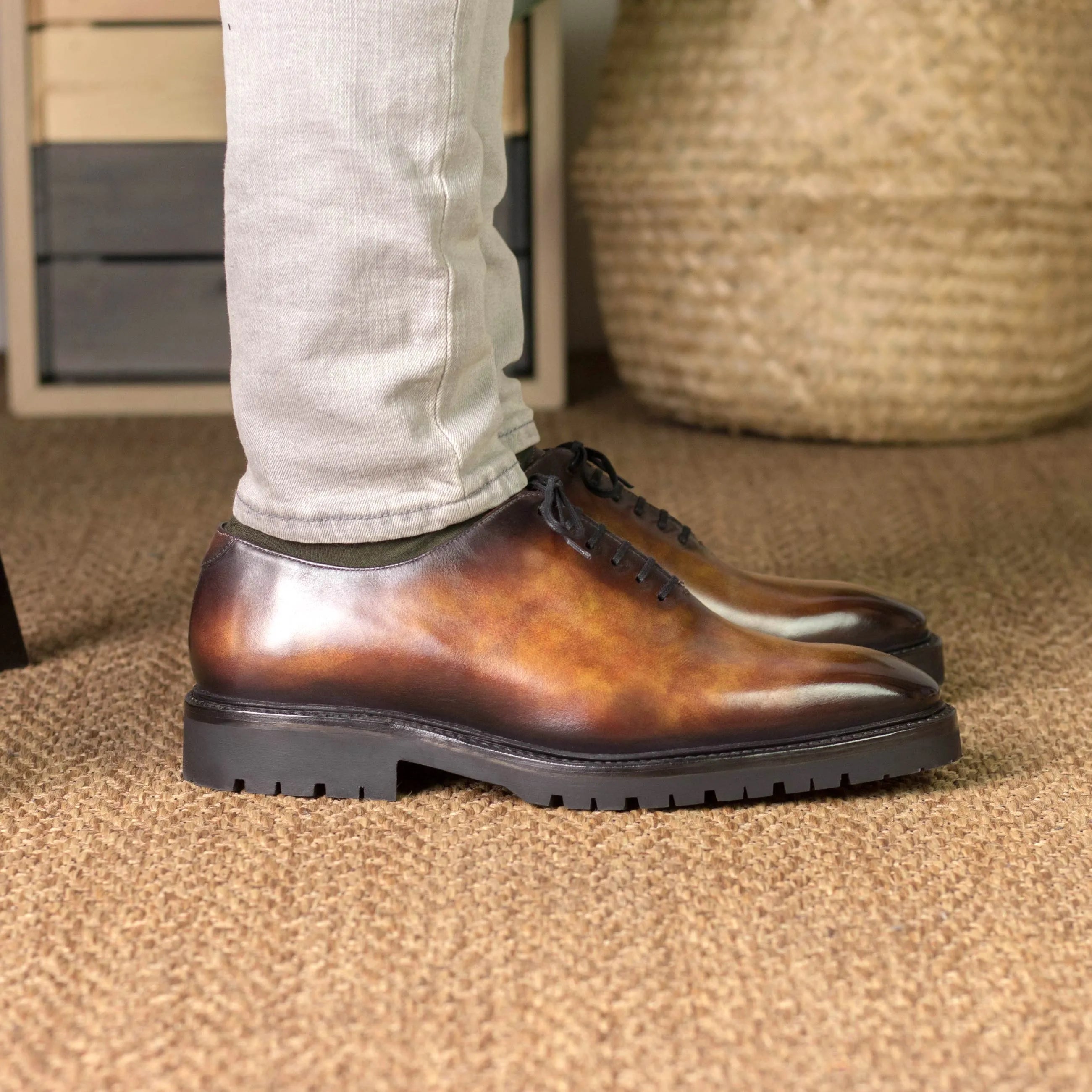 Raigon patina wholecut shoes with brown leather and lug soles