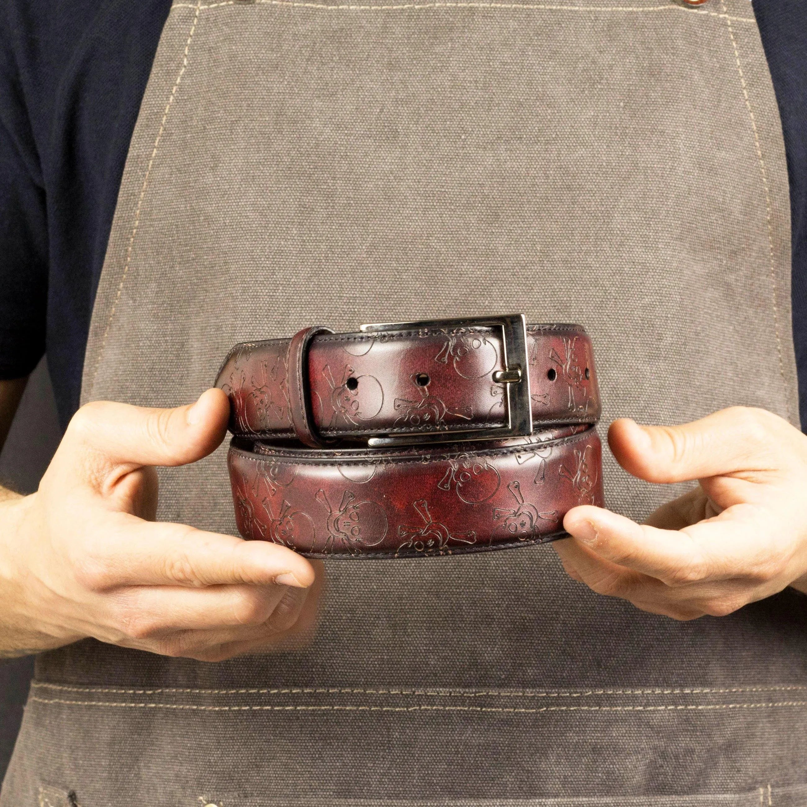 Skull patina Hamptons belt in burgundy leather with skull pattern