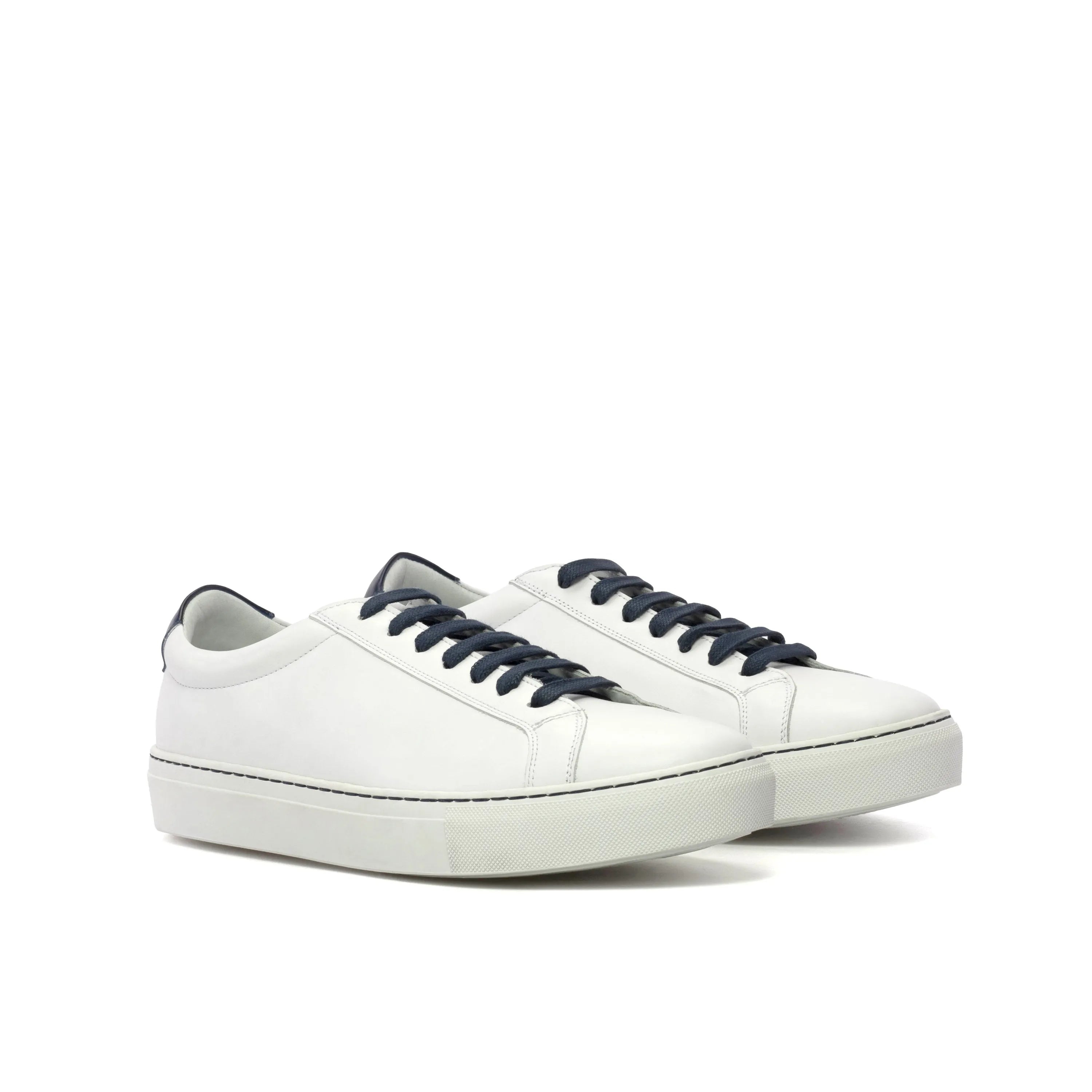 Ardo low kick sneaker in white leather with navy laces