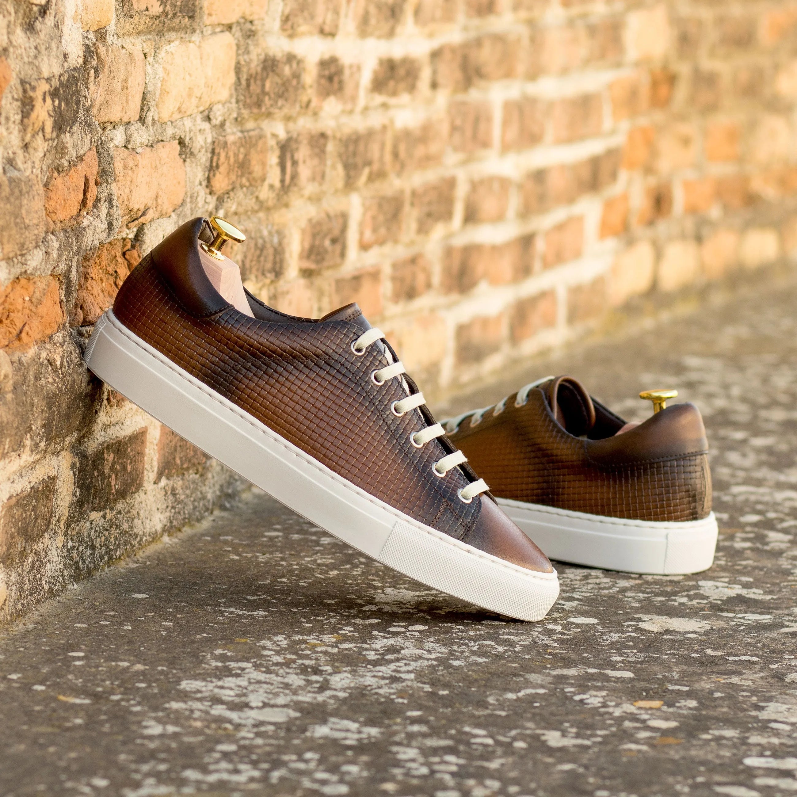 Capafive trainer sneaker: brown leather with white soles