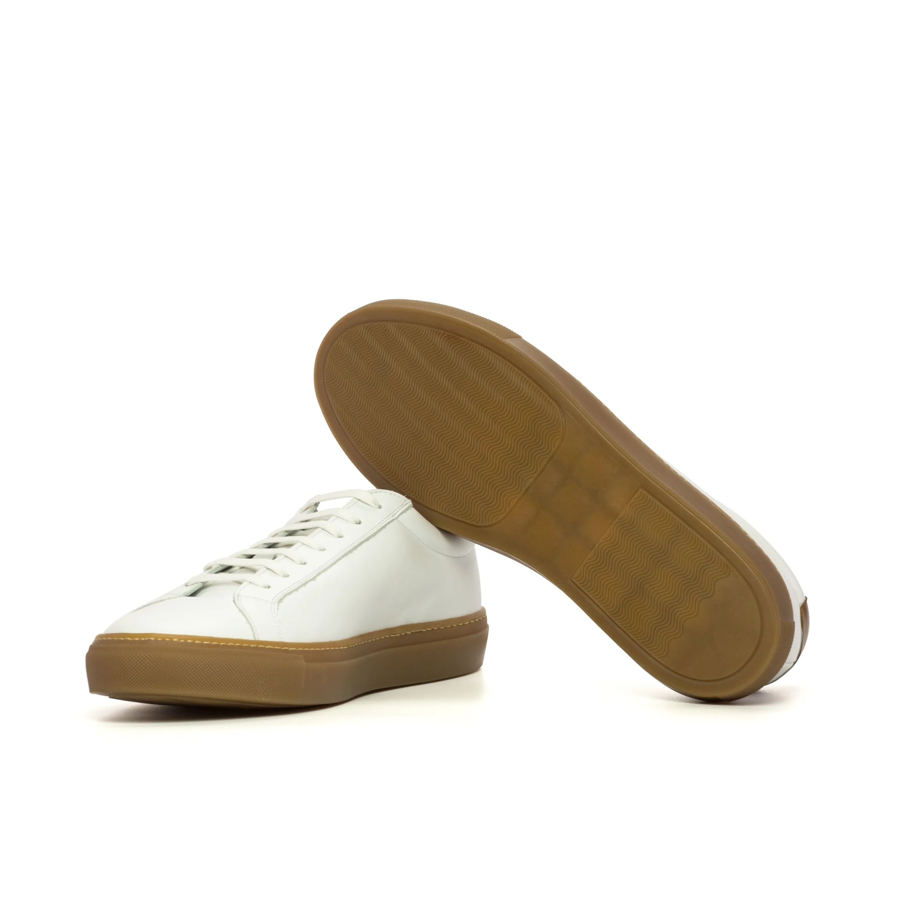 White Conquest Low Kick sneakers with brown soles