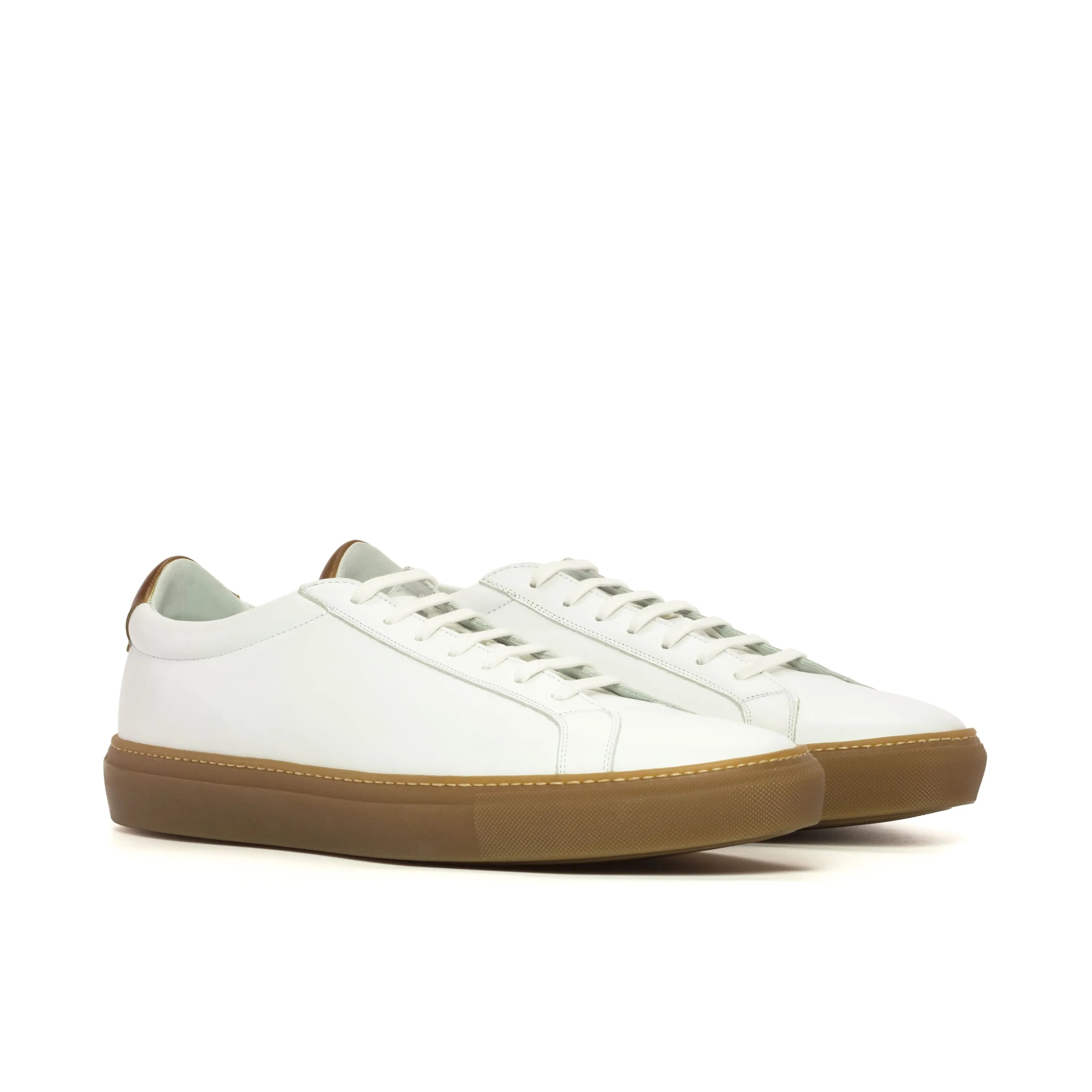 White Conquest Low Kick sneakers with brown soles