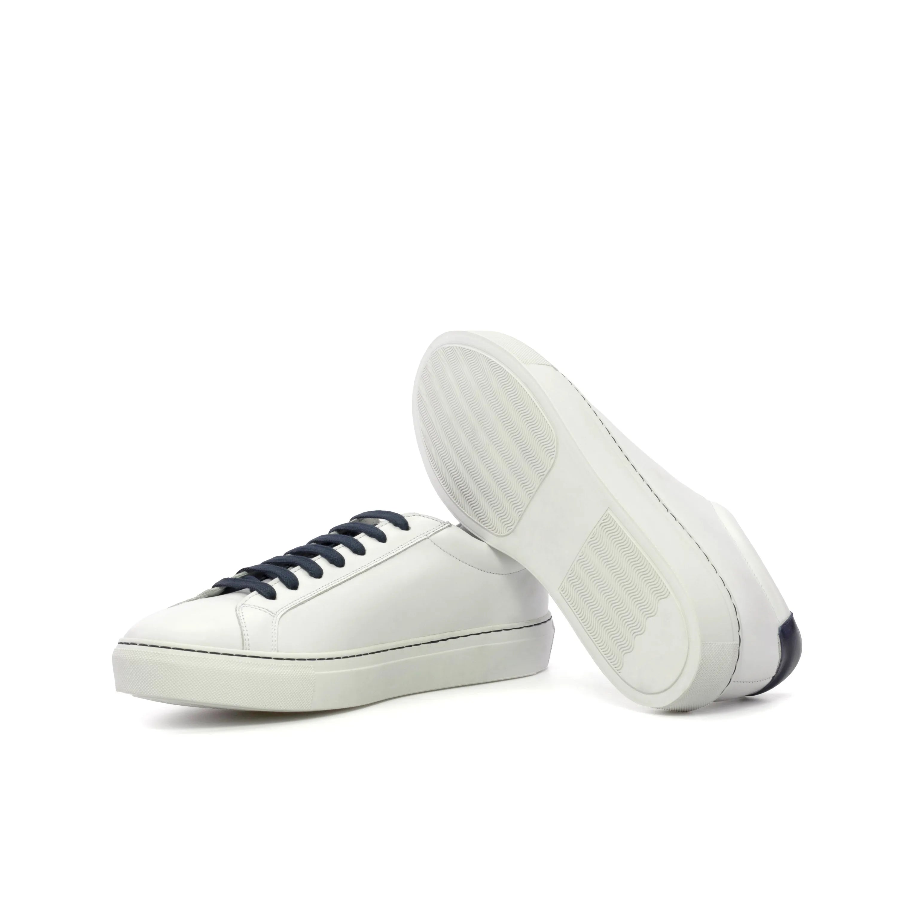 Explorer low kick sneaker in white calf leather with navy laces