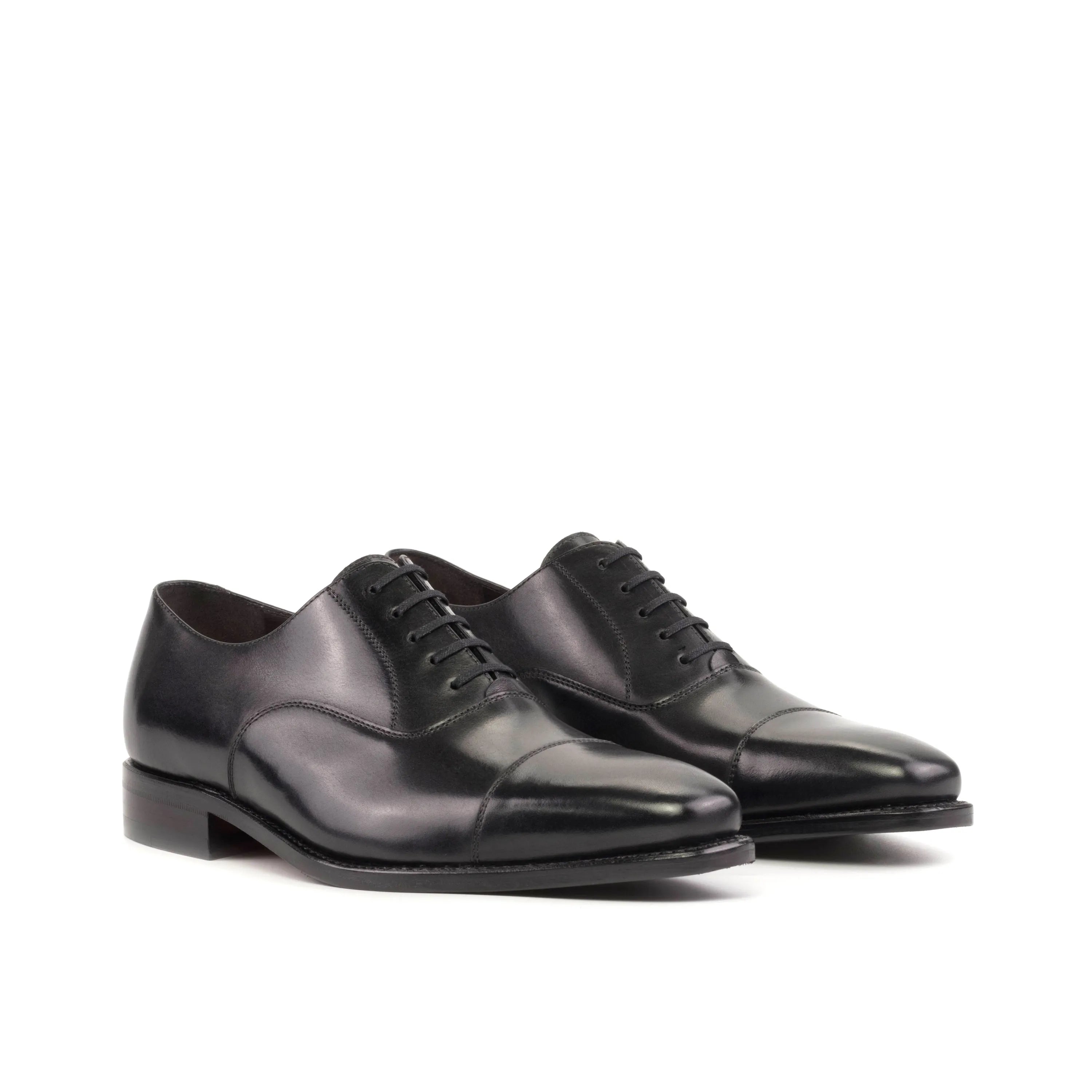 Pair of black leather Farell Oxford shoes in fast lane style