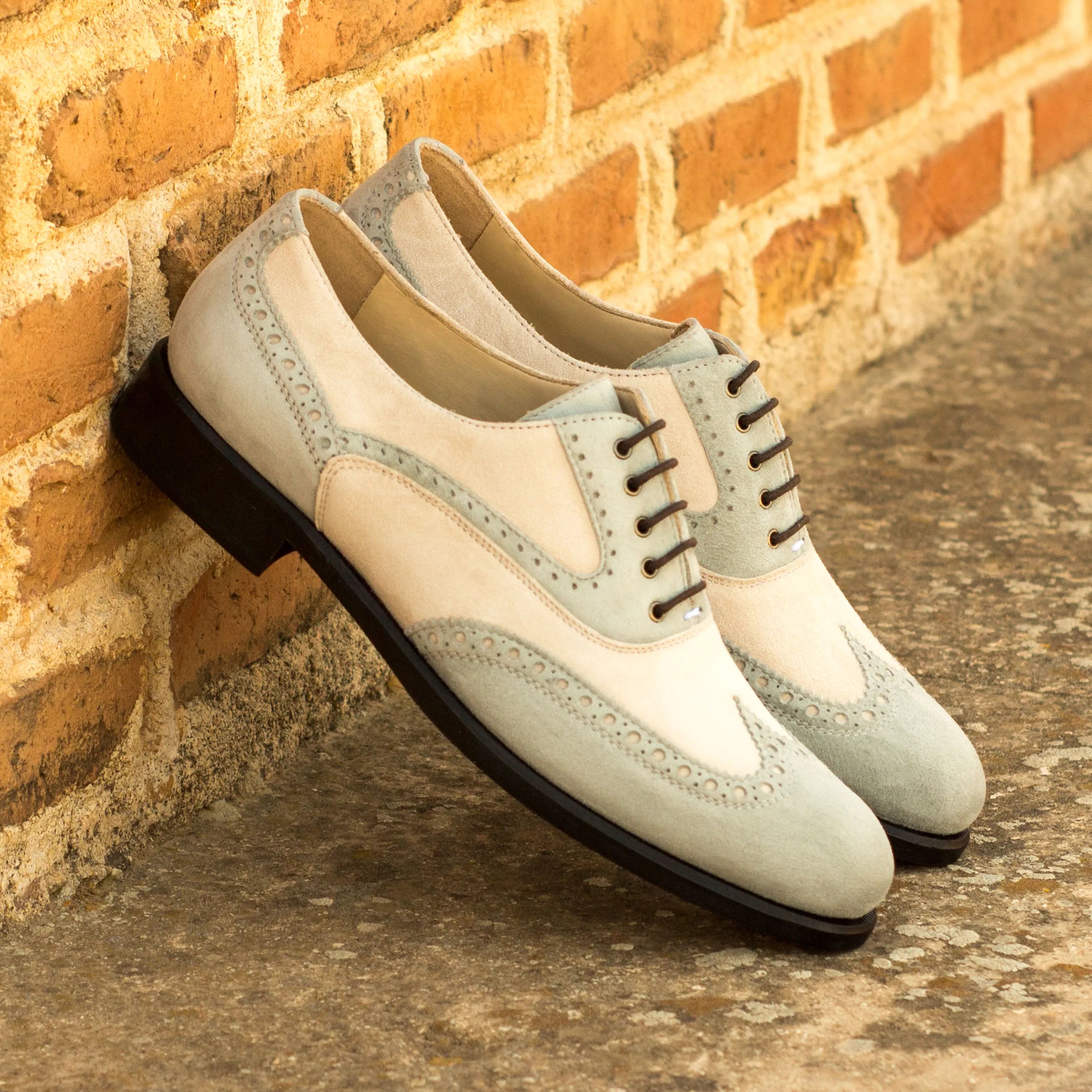 Guda ladies oxford shoes with two-toned wingtip in kid suede