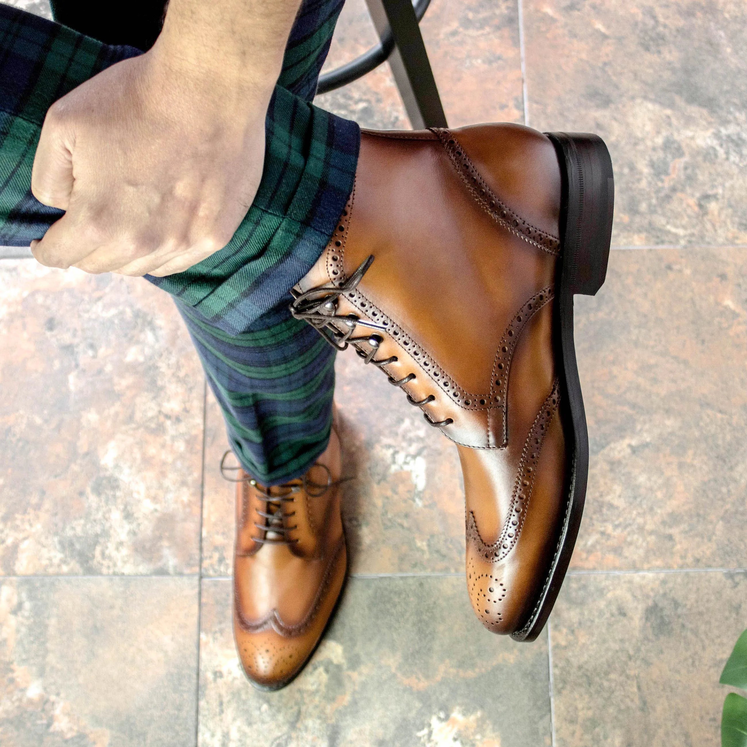 Hollander military brogue boots in brown leather wingtip style