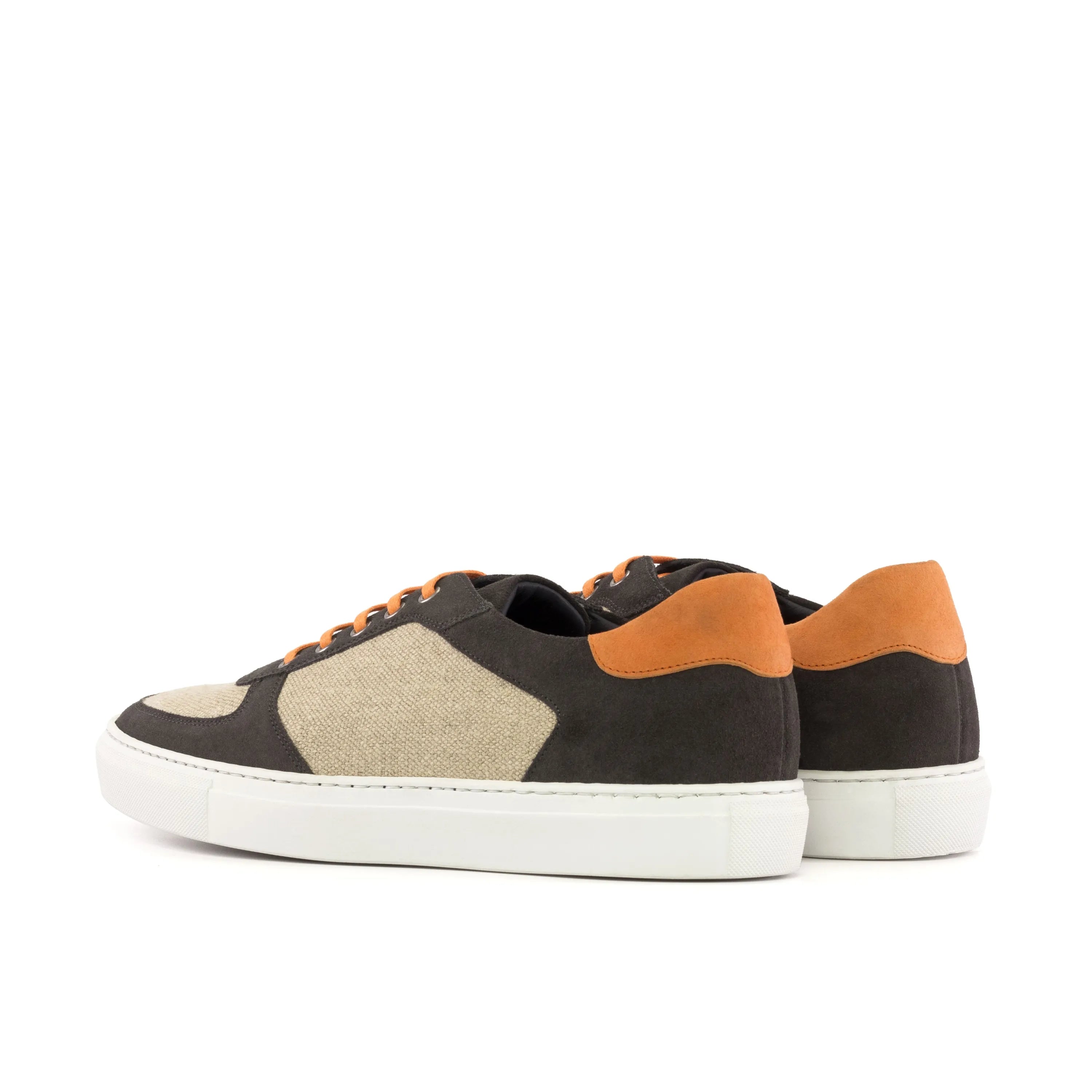 Intrepid low top two-toned casual sneakers for men
