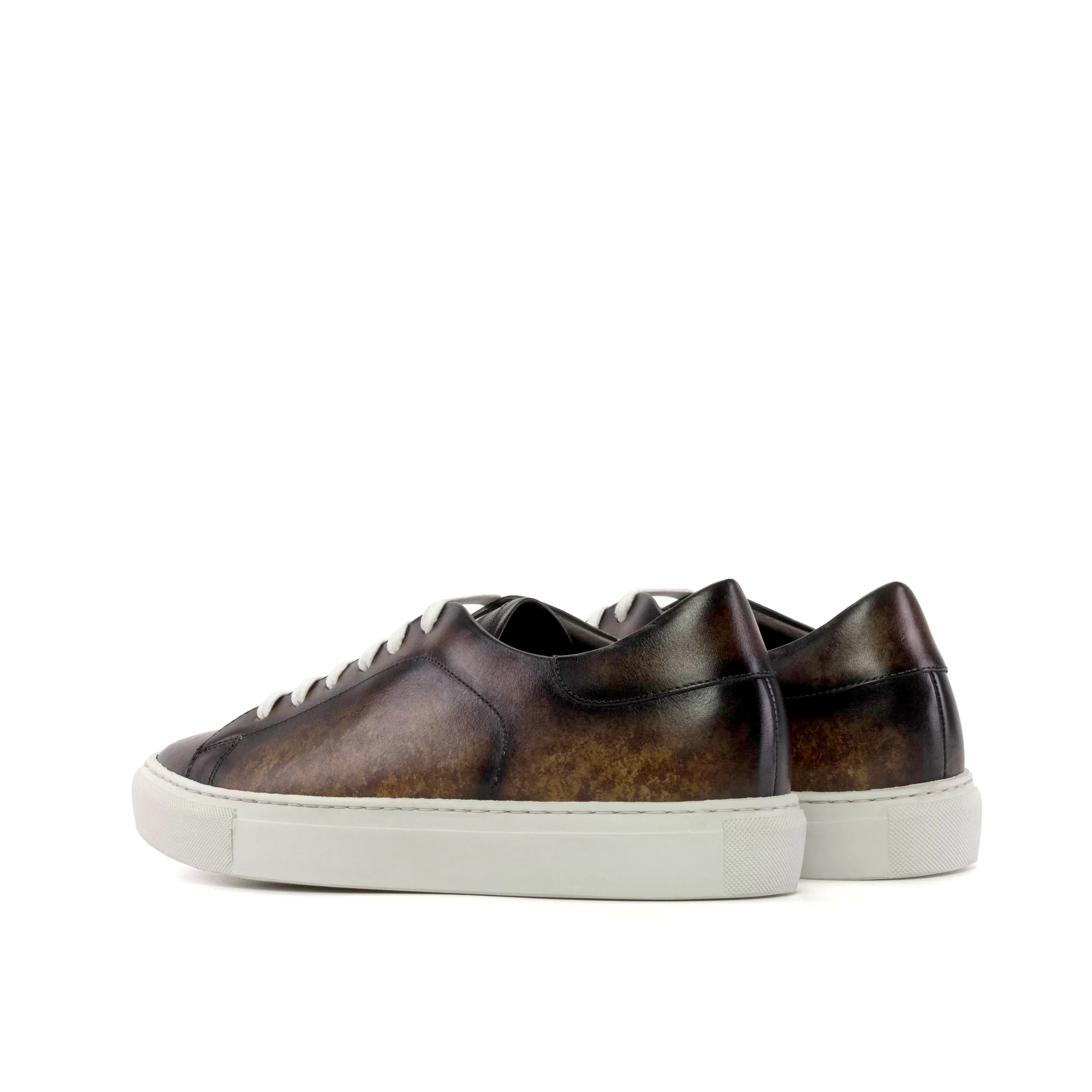 Luminous trainer patina sneaker with leather upper and white cupsole