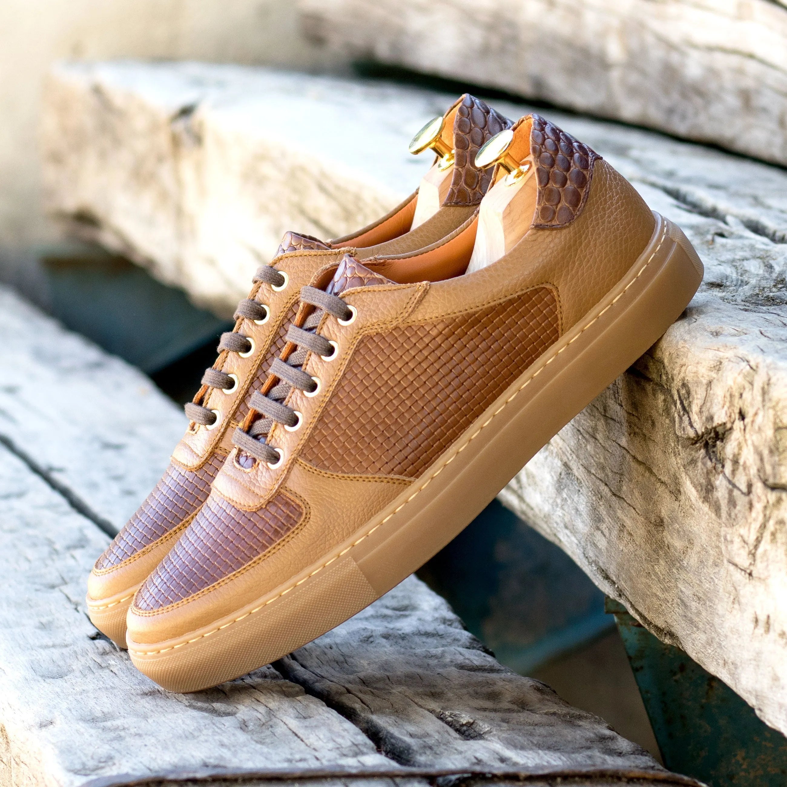 Nomad low top sneaker in med brown calf leather