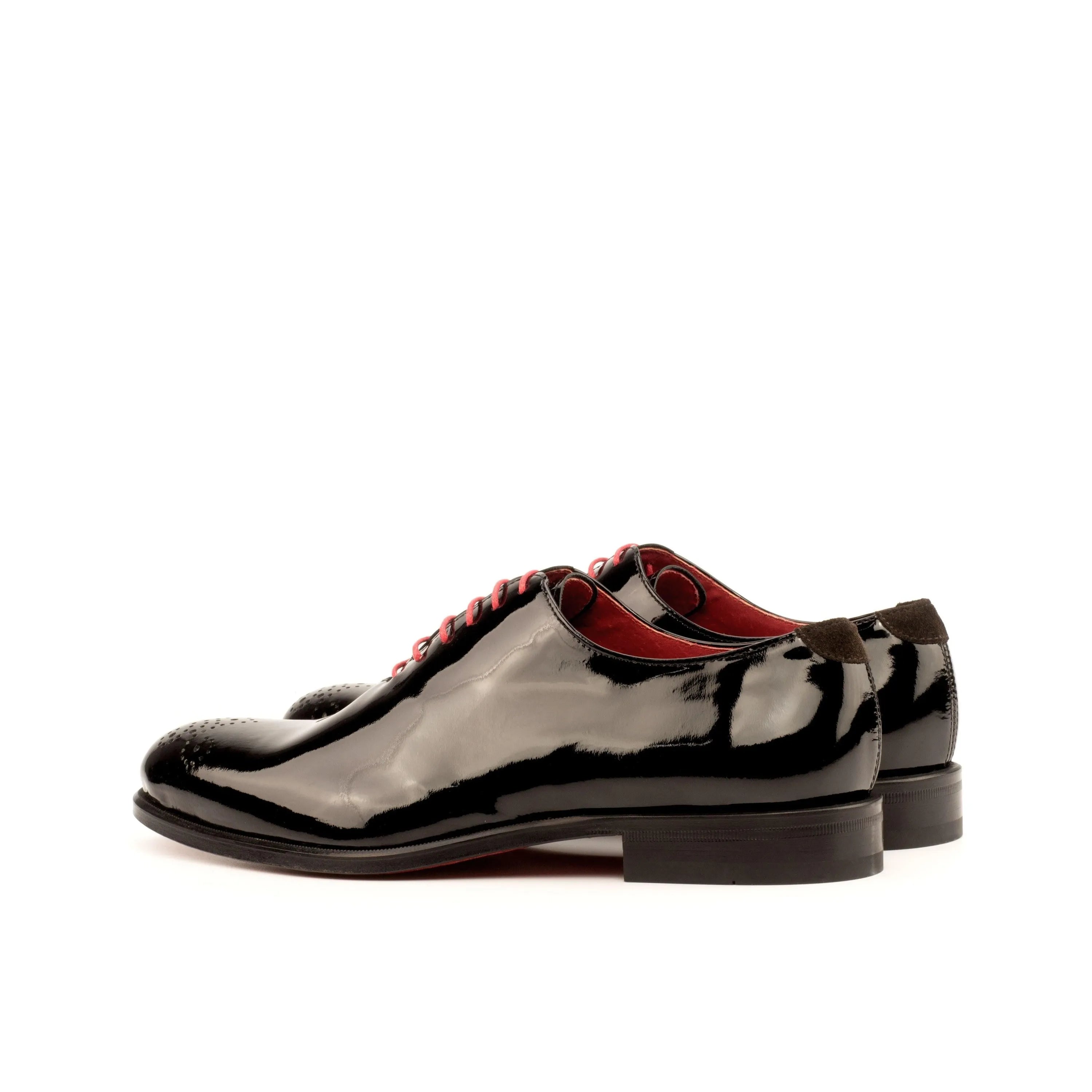 Shiny black Tetawkin Whole Cut Shoes II with rounded toe