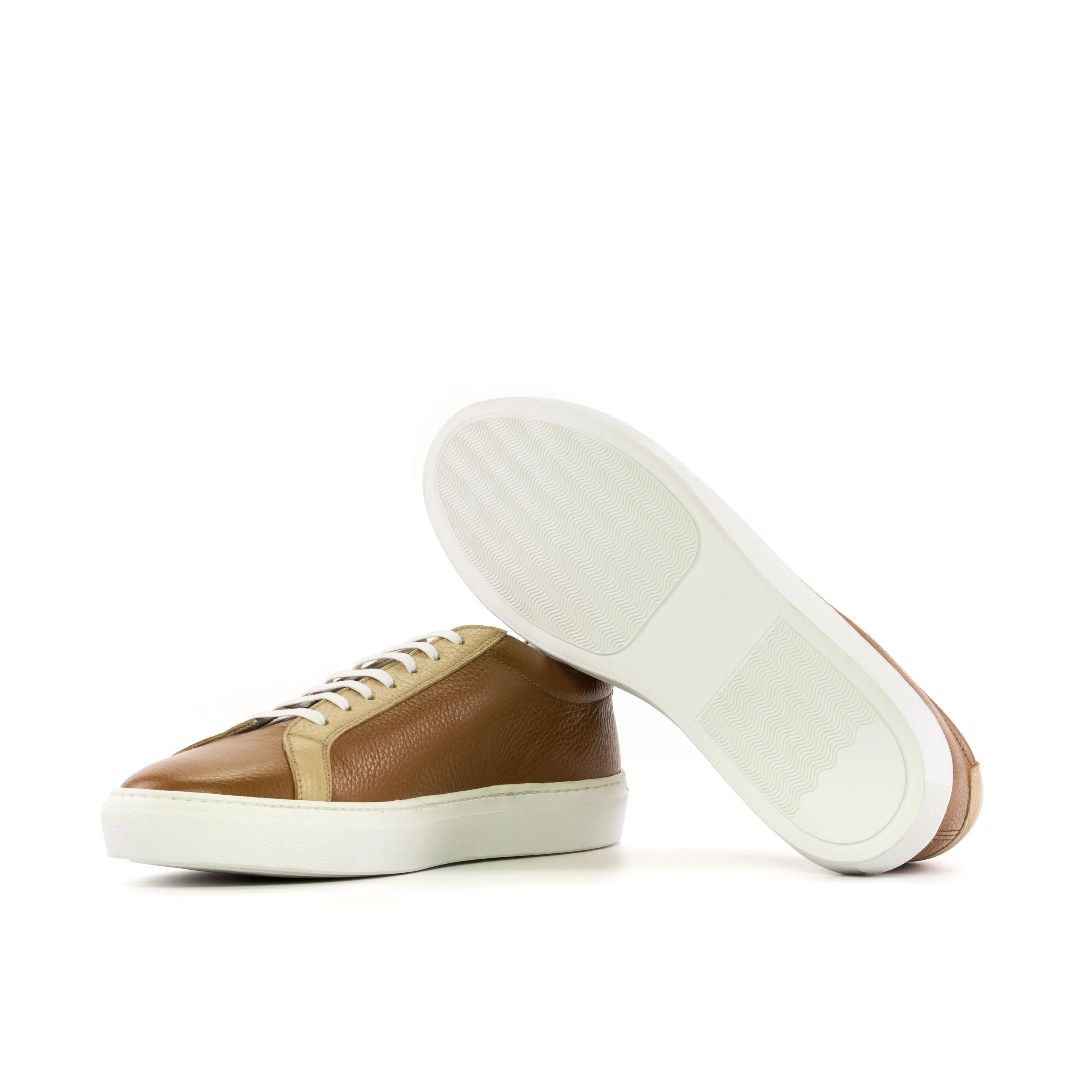 TomCruiser low kick sneaker in brown grain leather with white soles