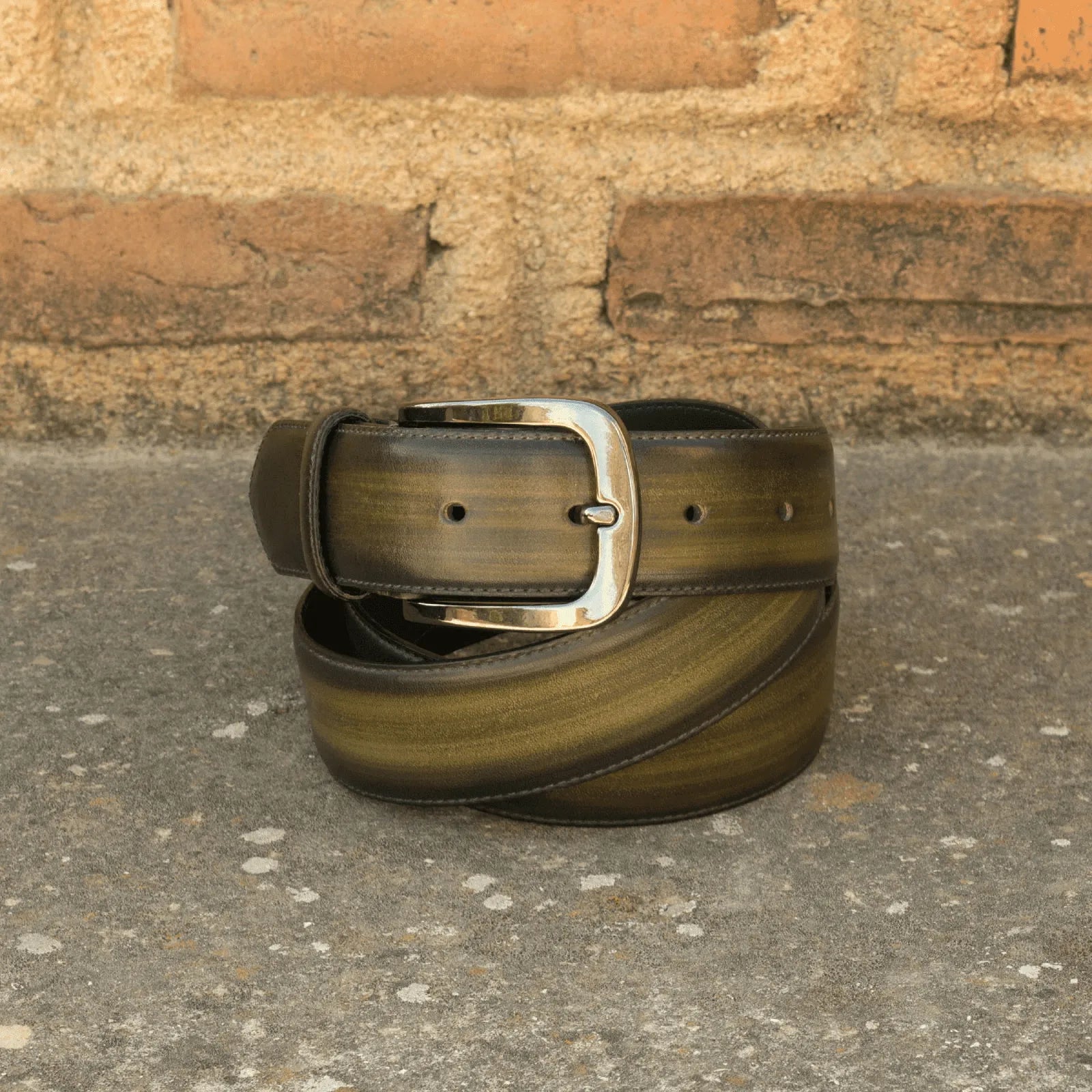 Vito Patina Hampton belt II in olive green leather with silver buckle